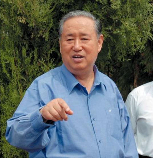 省长现场致敬退休副省长：非常了不起省长现场致敬退休副省长，是对其工作的高度认可和赞扬。退休副省长在职业生涯中可能付出了巨大的努力，取得了显著的成就，因此得到了这样的赞誉。